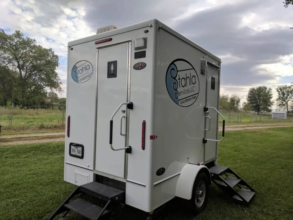 Portable luxury 1 Stall restroom trailer in field